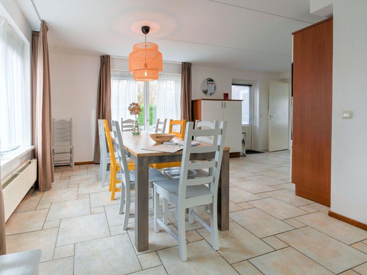 Captivating Holiday Home In Zeewolde Near Forest Екстериор снимка